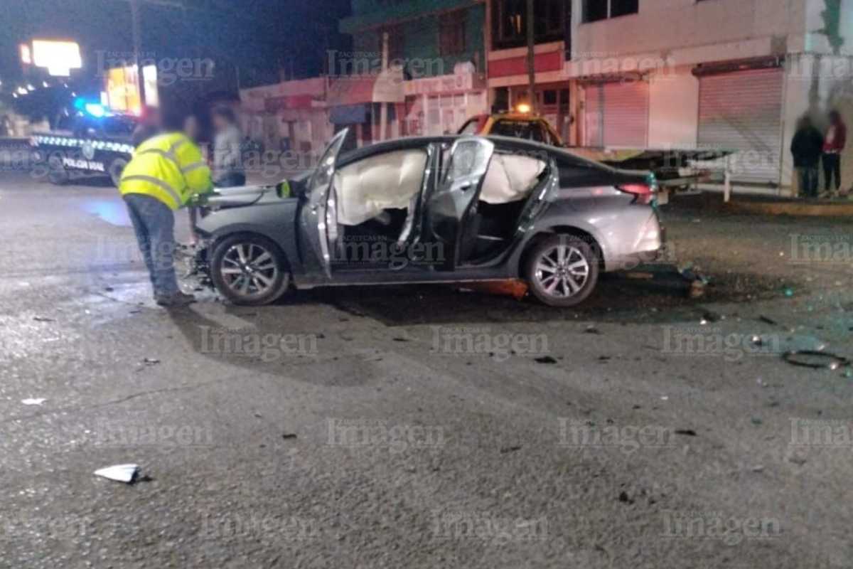 Accidente vial deja cuantiosos daños en puesto de gorditas