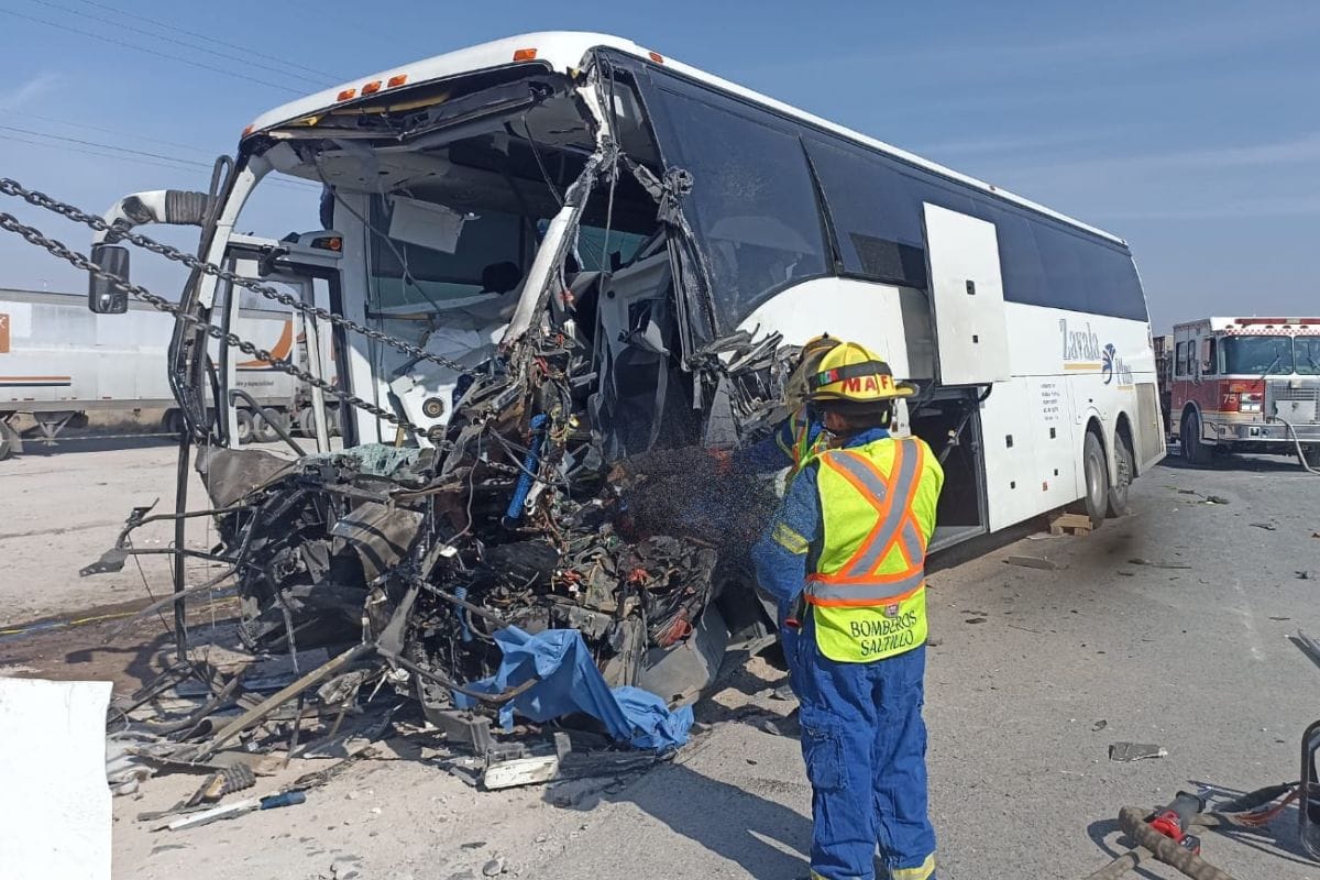 Personas Atrapadas En Accidente Vial En La Carretera 54 Saltillo Zacatecas