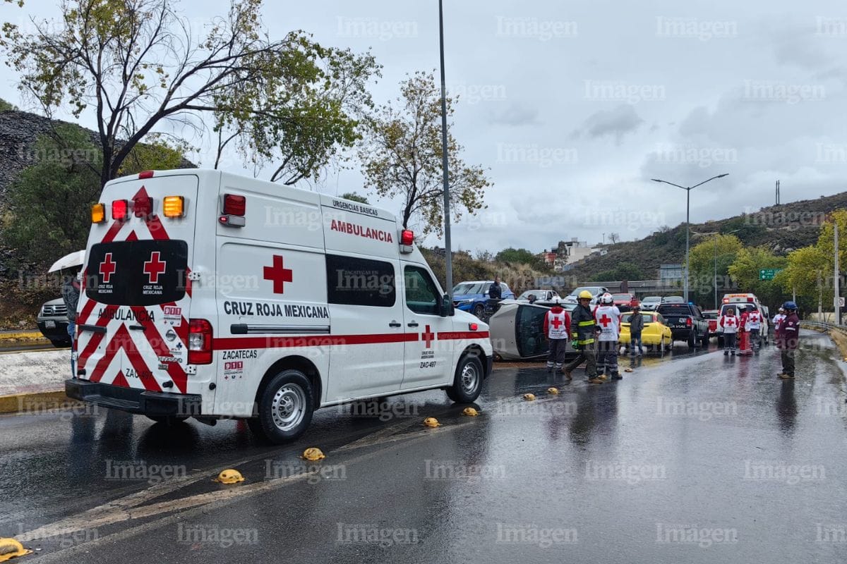 Se registra fuerte accidente automovilístico en la avenida Obrero