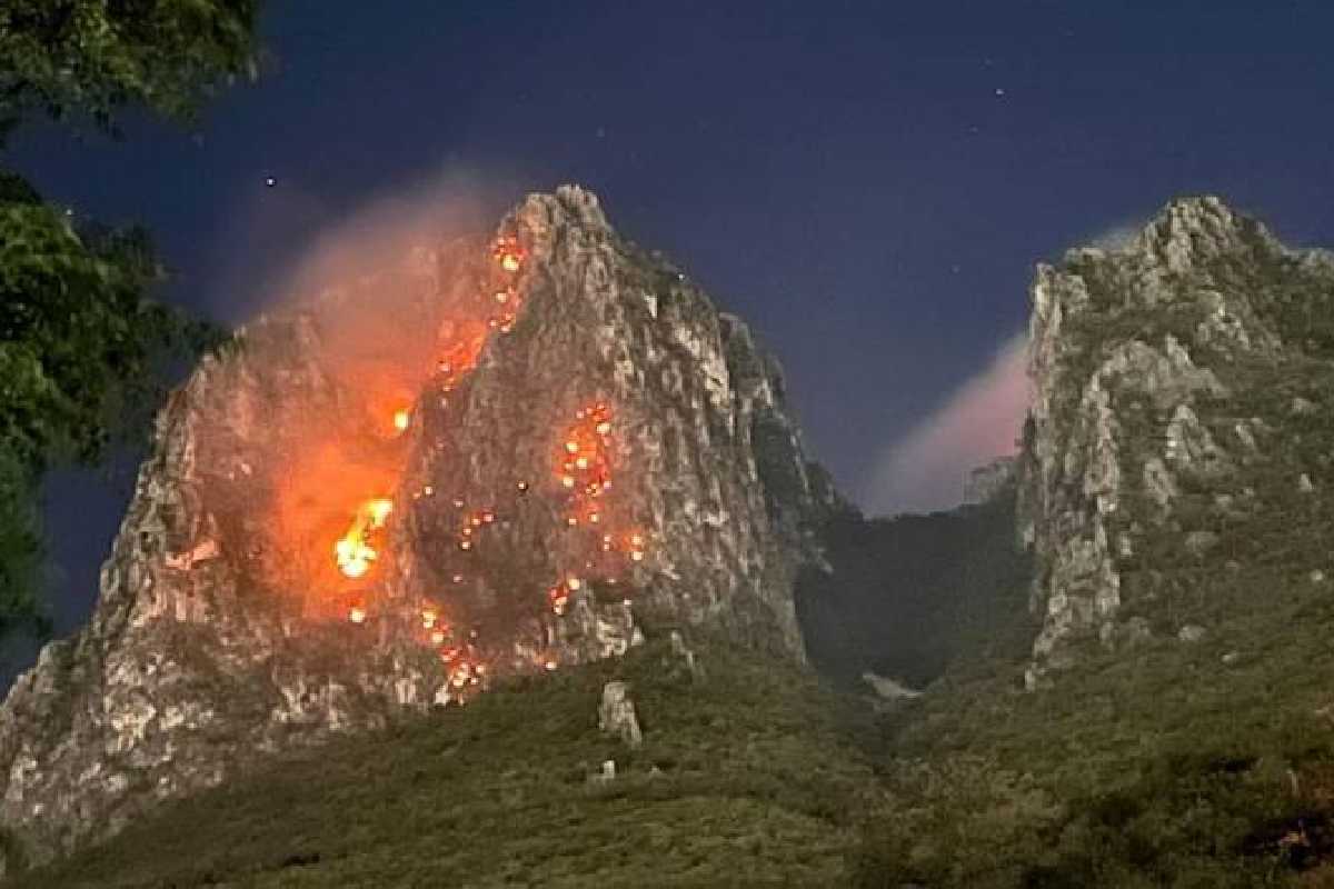 Incendio en el Cerro de la Silla Nuevo León
