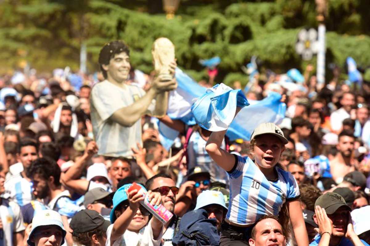 Buenos Aire se colapsa por los cientos de miles que celebran la gran fiesta tras ganar la Copa del Mundo