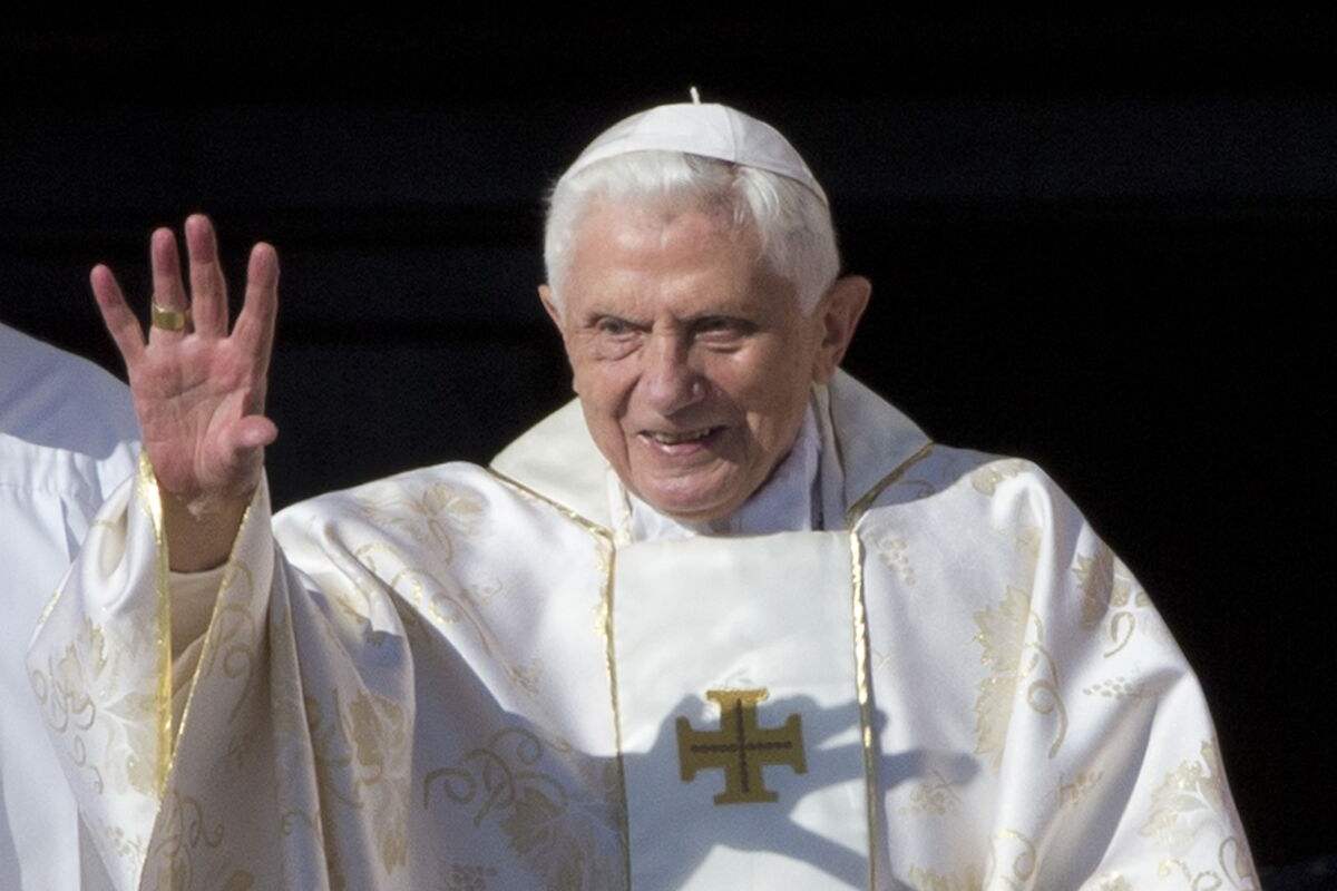 El Papa Emérito Benedicto XVI murió a los 95 años.
