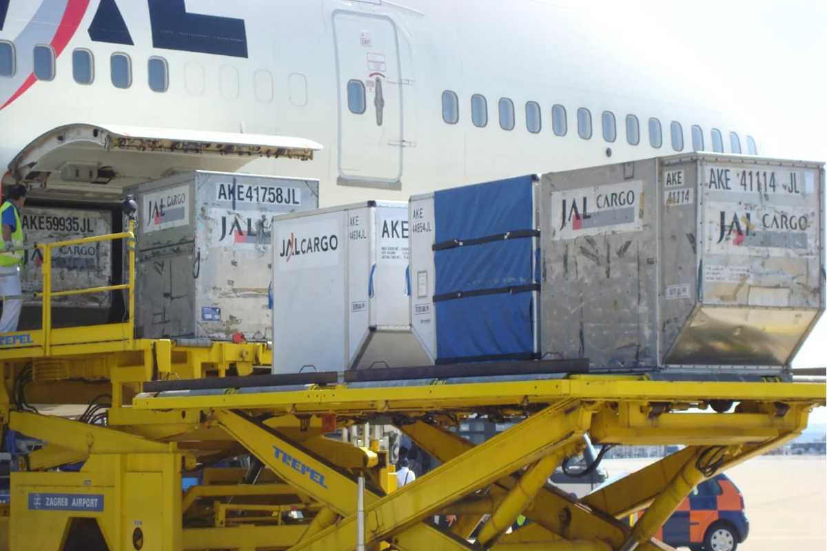 El presidente Andrés Manuel López Obrador rechazó a la propuesta de las aerolíneas de carga; de ampliar el plazo de 90 días a un año para salir del Aeropuerto Internacional de la Ciudad de México (AICM)
