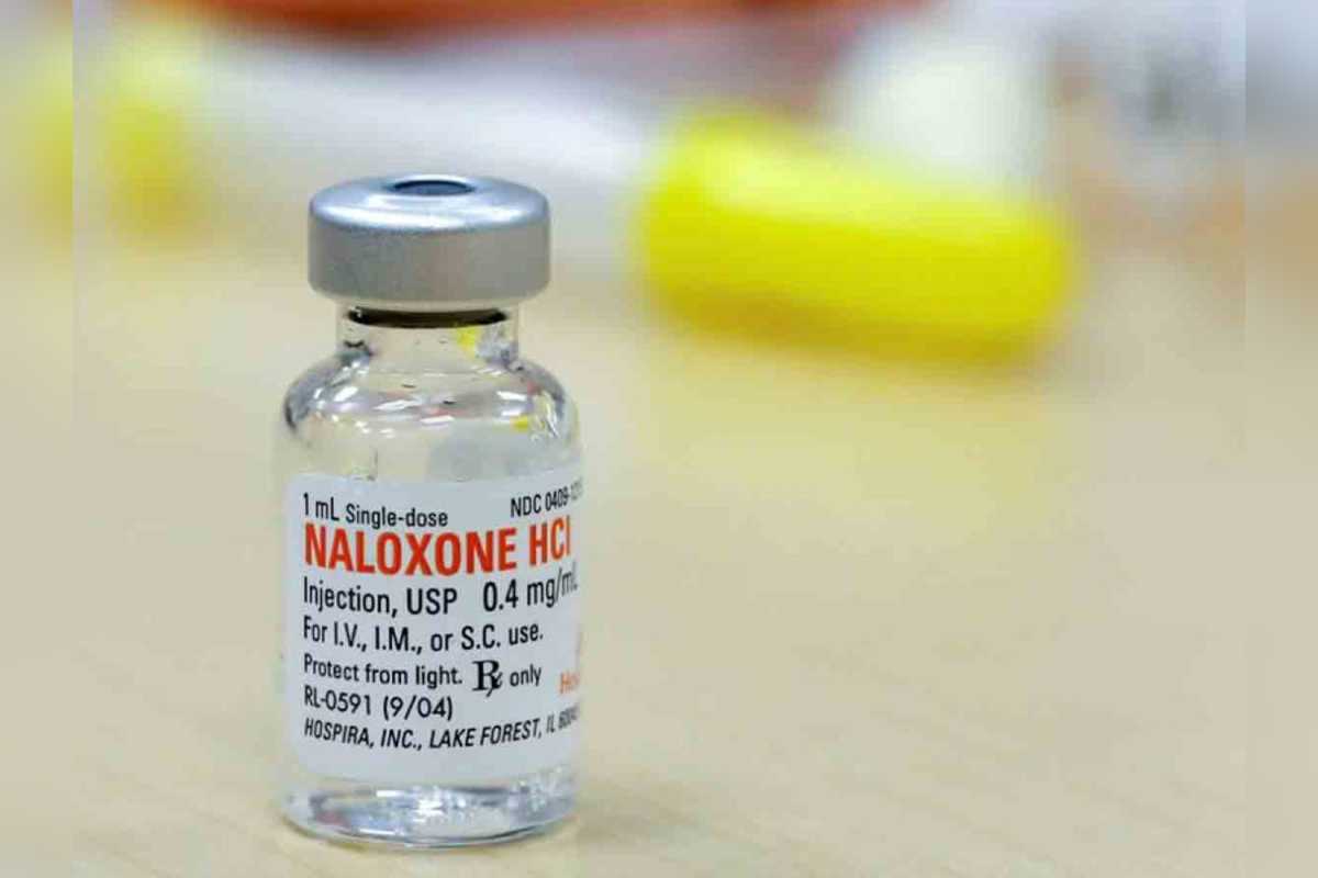 La naloxona es el único medicamento que puede revertir sobredosis de fentanilo; si se aplica dentro de los primeros cinco minutos de comenzar los síntomas.