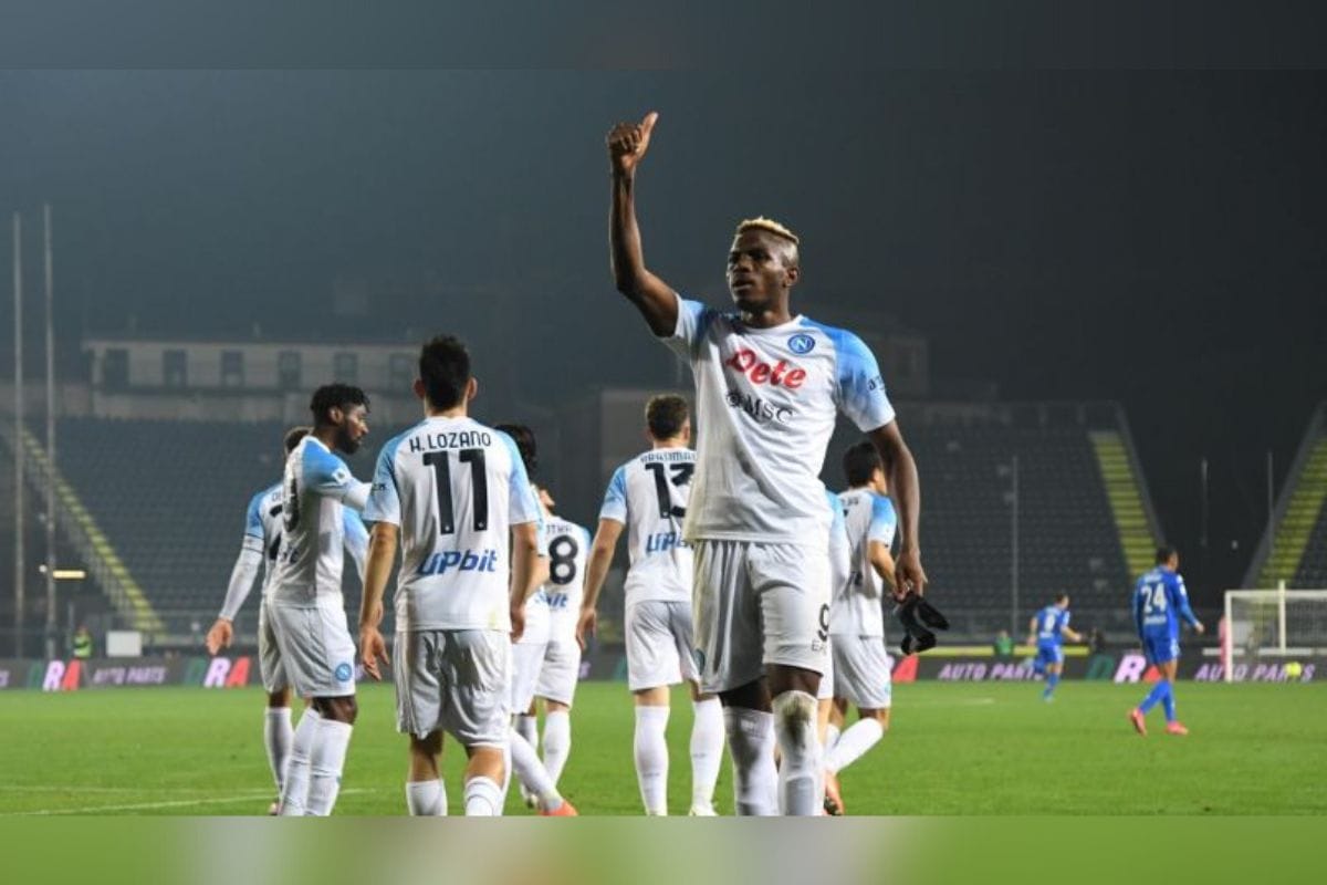 Hirving ‘El Chucky’ Lozano y el Nápoles siguen imparables en la Serie A y reafirman el liderato; después de vencer 0-2 al Empoli en la jornada 24.
