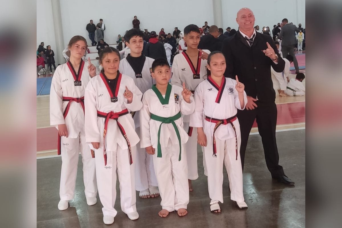 El profesor de Taekwondo, Leonardo Fernández Quirós, es un deportista dedicado al crecimiento y formación integral de jóvenes y niños en este deporte en Zacatecas.