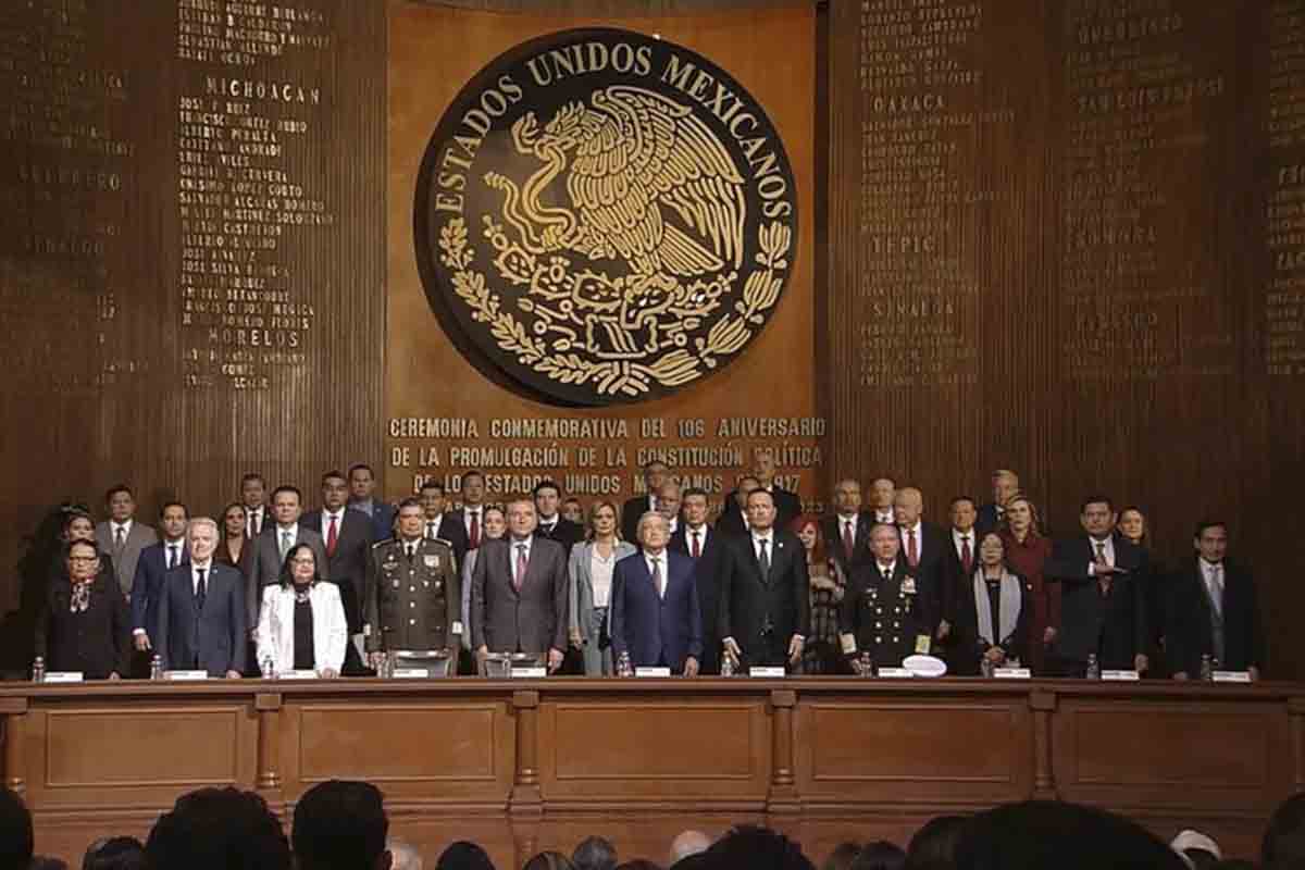 AMLO acude a Querétaro al aniversario 106 de la Constitución