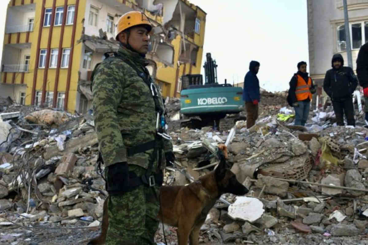 Rescatistas mexicanos se retirarán de las zonas afectadas en Turquía