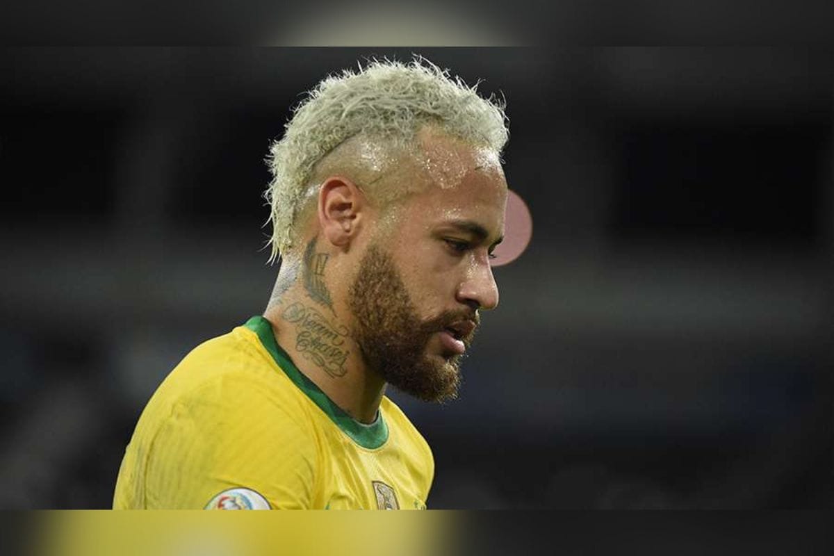 El delantero brasileño del París Saint-Germain Neymar será operado en los próximos días del tobillo derecho en Doha