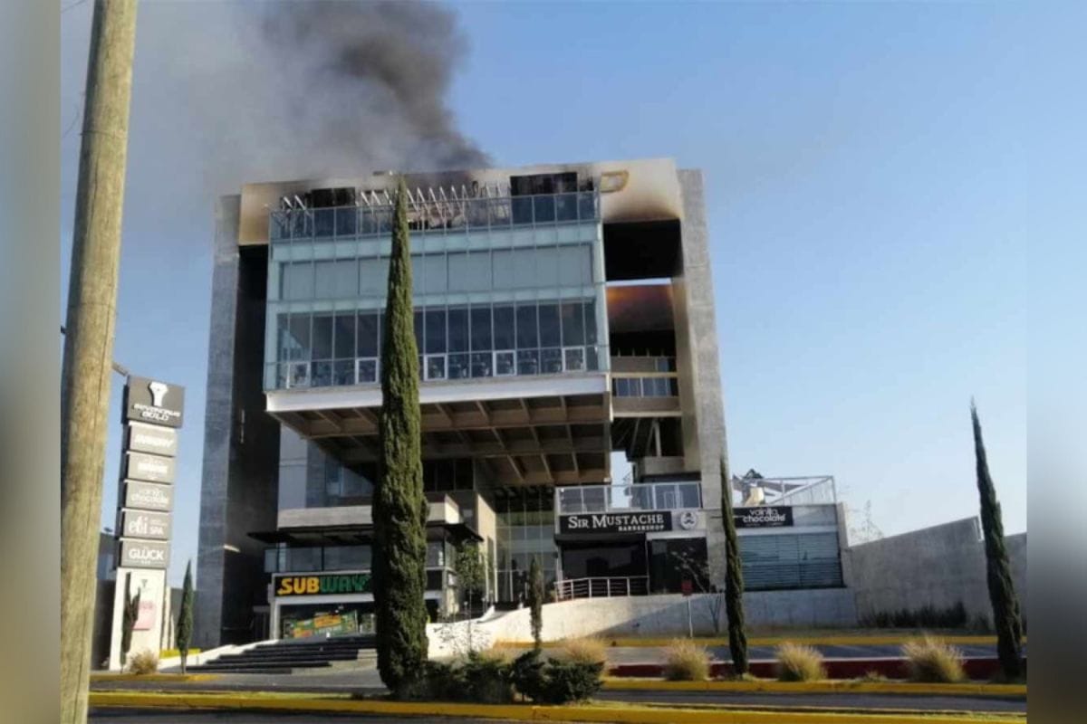 Ataques simultáneos contra tres bares con bombas molotov, se registraron en Morelia. Los hechos se registraron la mañana de este sábado; confirmó la Fiscalía General del Estado
