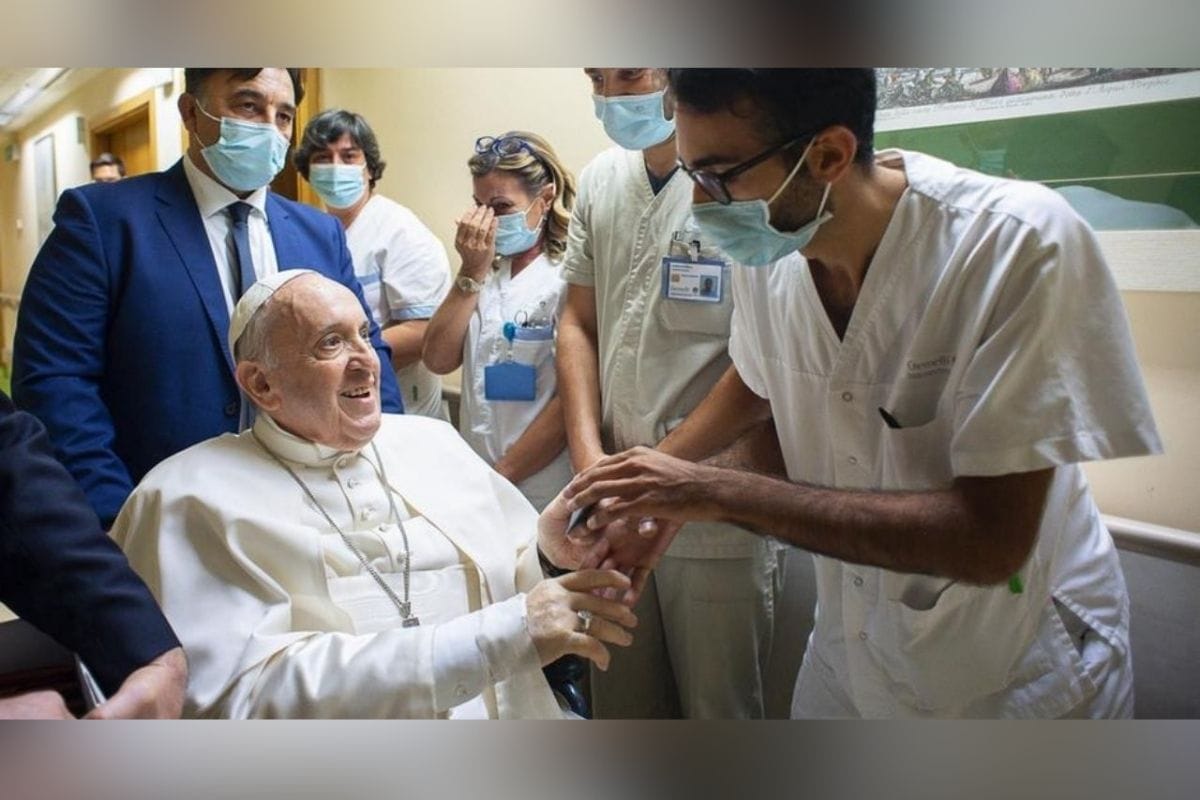 Internan al Papa Francisco en un hospital de Roma por problemas cardíacos y dificultad respiratoria a última hora de la mañana
