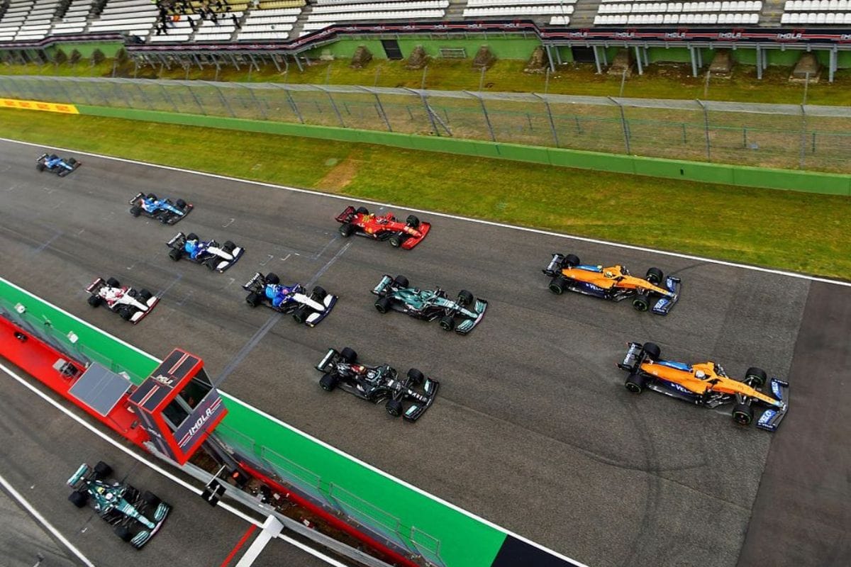 La Fórmula 1 estrenará un nuevo formato de competencia en los fines de semana de carreras sprint (cortas); iniciando desde la cuarta fecha del campeonato, el Gran Premio de Azerbaiyán