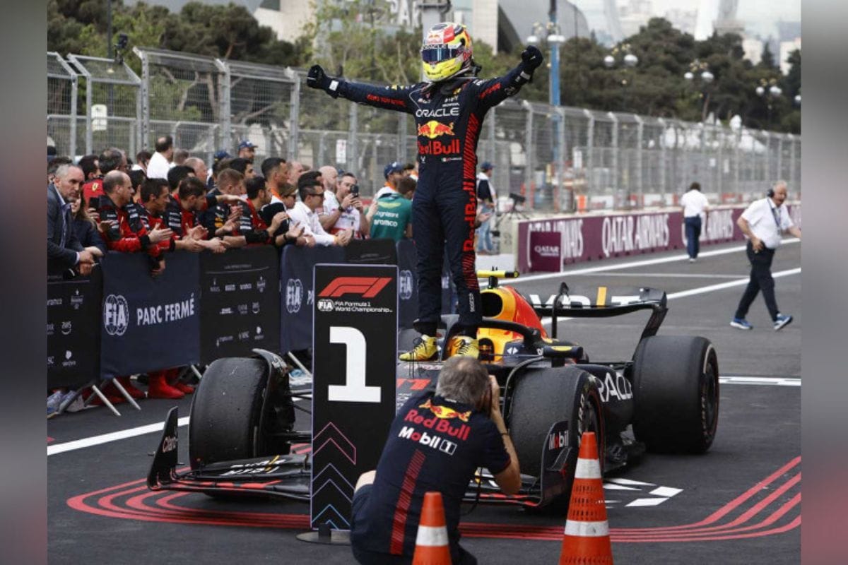 El director del equipo Red Bull Racing, Christian Horner; envió un emotivo mensaje de felicitación al piloto mexicano Sergio ‘Checo’ Pérez tras su histórica victoria.