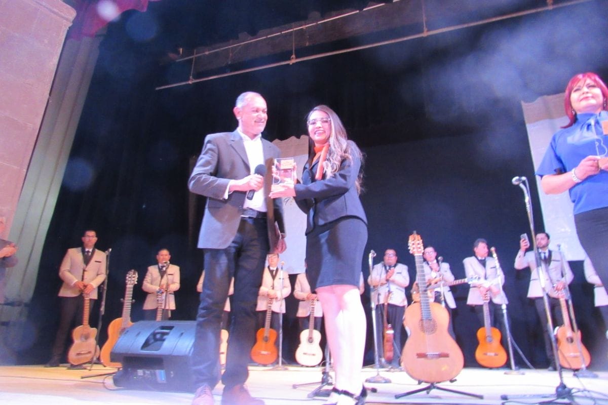 Con un gran recital romántico celebrado en el Teatro Hinojosa, la Rondalla Nostalgia Jerezana conmemoró el XXIX aniversario de su fundación.
