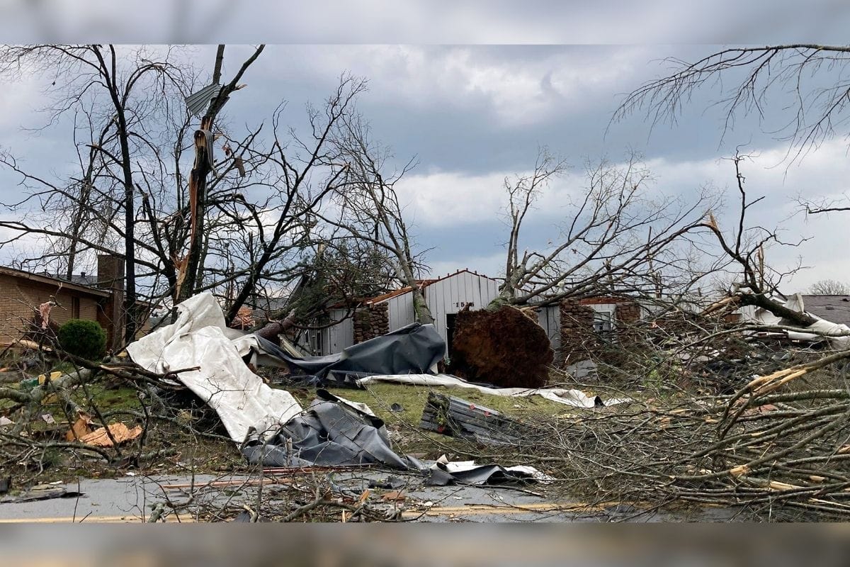 Los socorristas de Arkansas buscarán el sábado entre los escombros más posibles víctimas después de que un feroz tornado; azotara el área de Little Rock