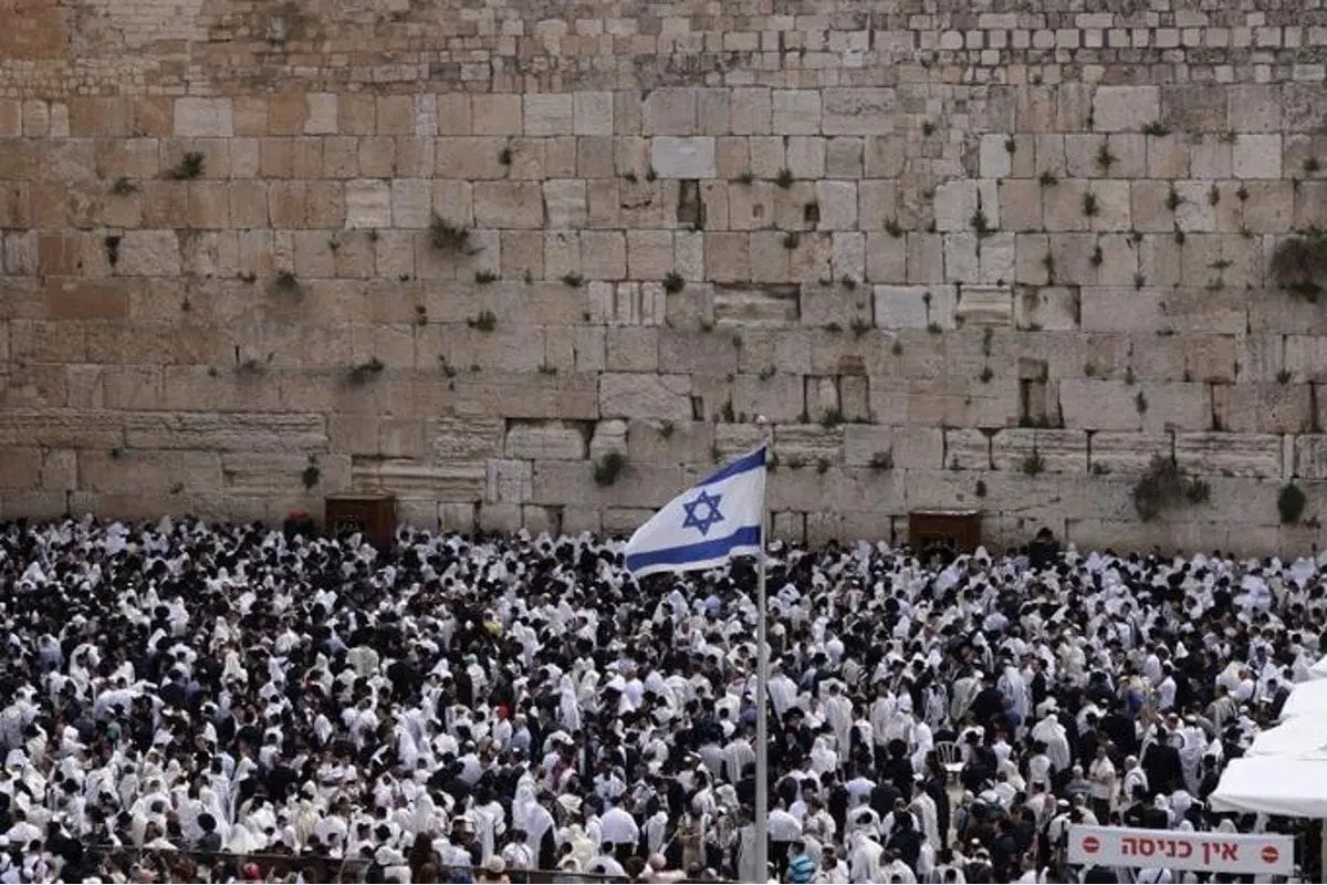 Jerusalén acoge celebraciones judías, cristianas y musulmanas, de tal manera que, miles de fieles se congregan este domingo.
