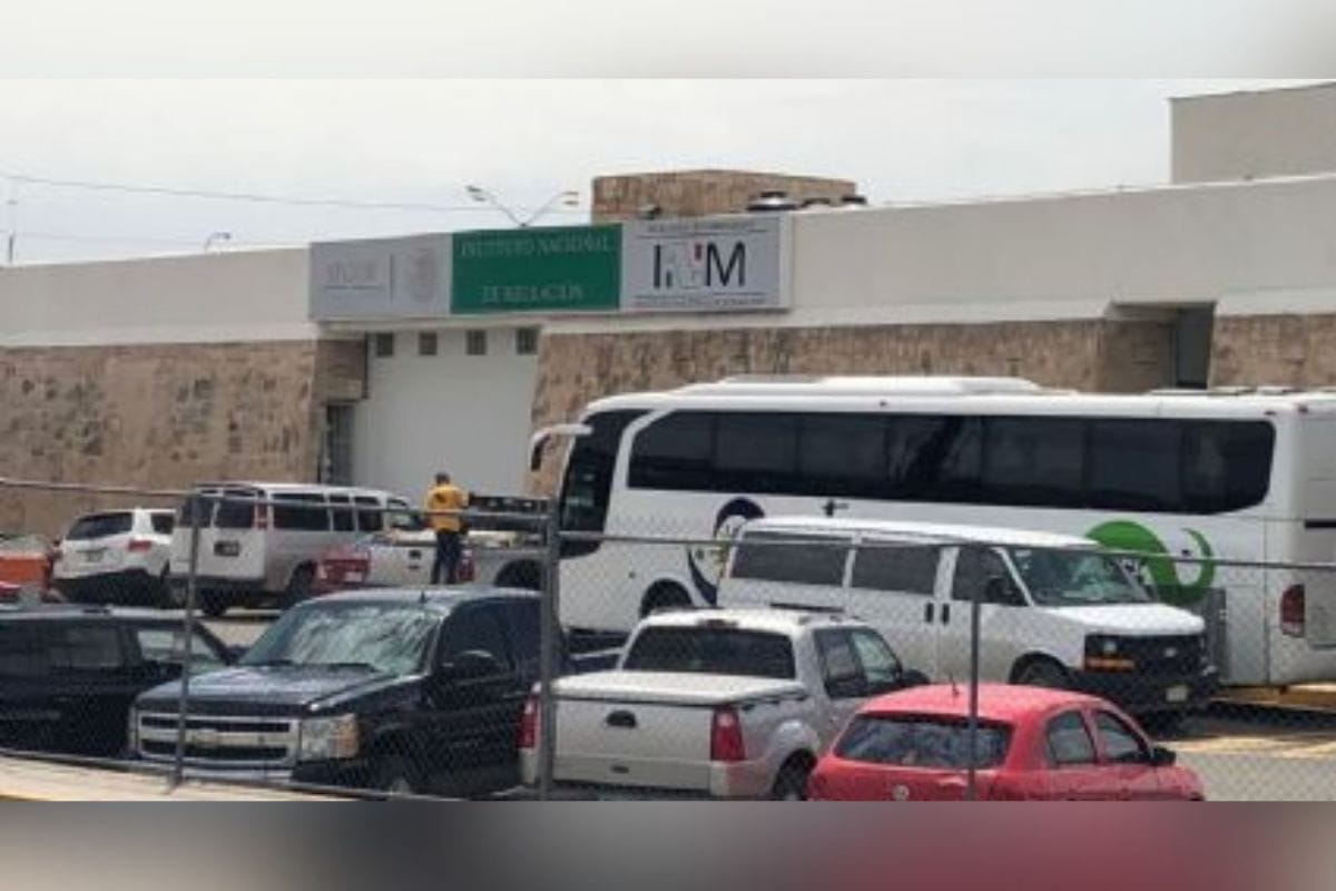 Los tres funcionarios del Instituto Nacional de Migración (INM) detenidos este jueves por el incendio; en el que murieron 40 personas en Ciudad Juárez.