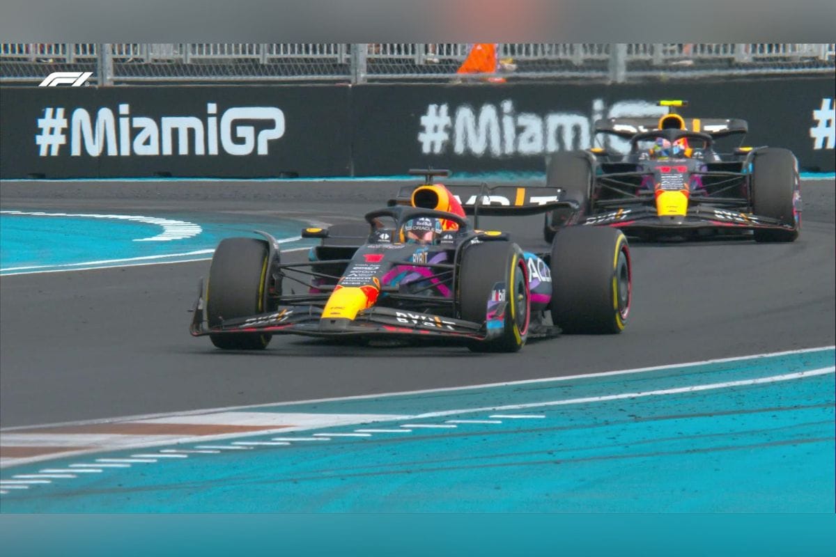 Una brutal batalla, pero sólo de dos pilotos, aunque del mismo equipo; porque es real decir que Red Bull está en una liga superior a la de sus competidores en la Fórmula 1.