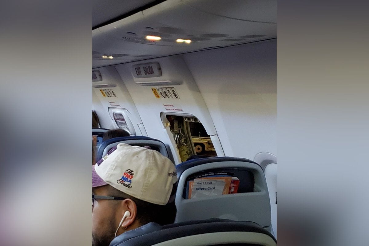 Un hombre que abrió la puerta de emergencia de un avión de Asiana Airlines en pleno vuelo se sentía "sofocado"