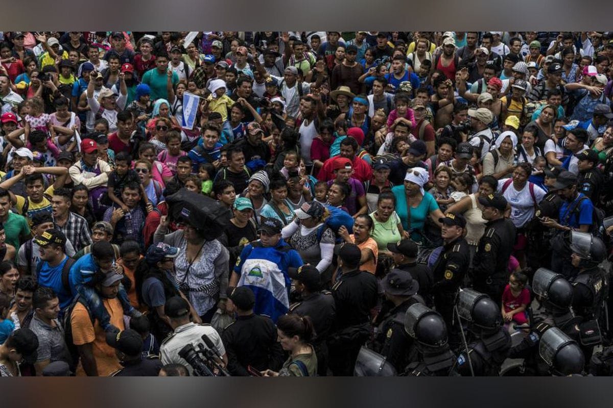 Miles de migrantes se ven obligados a tomar las peligrosas rutas viajando a bordo de trenes de carga para avanzar hacia el norte de México