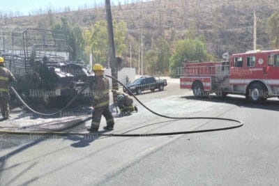 Incendian dos vehículos de uso turístico en Zacatecas