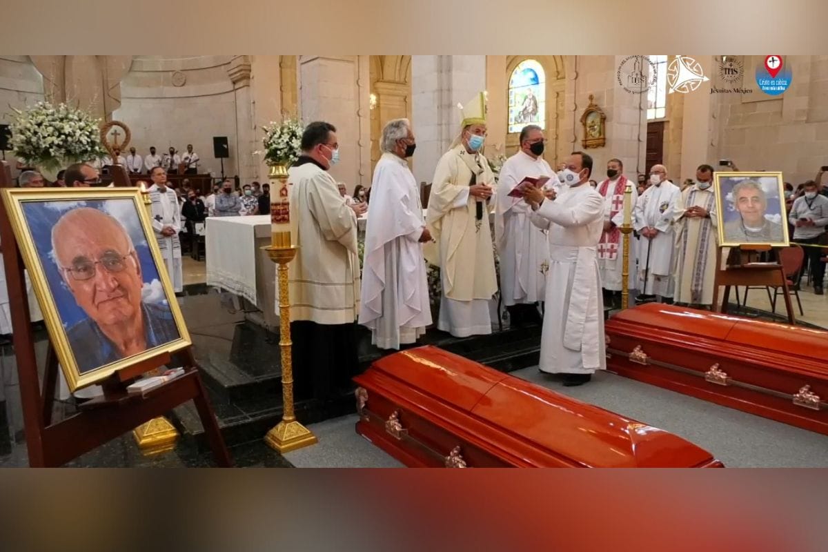 La arquidiócesis primada de México recordó que el asesinato de los religiosos Javier Campos y Joaquín Mora; cometido en el altar del templo de la comunidad de Cerocahui, Chihuahua el 20 de junio del año pasado.