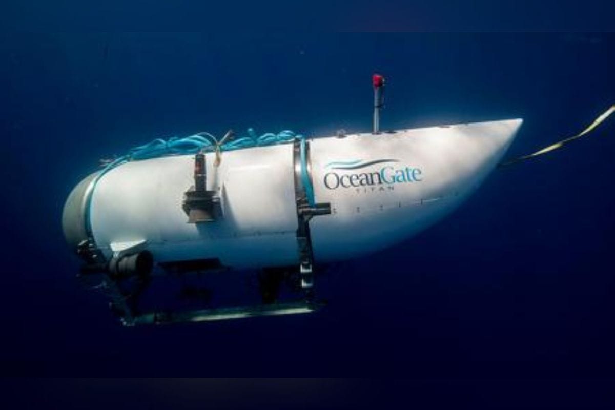 La empresa Ocean Gate comenzó a llevar hace dos años, pasajeros a los que llamaba "científicos ciudadanos"; en un pequeño submarino de cinco personas.
