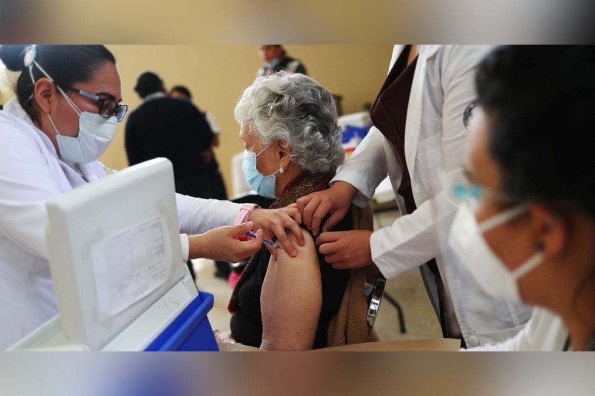 l subsecretario de Salud, Hugo López-Gatell; informó que en octubre de 2023 iniciará la vacunación anual contra covid-19 en México