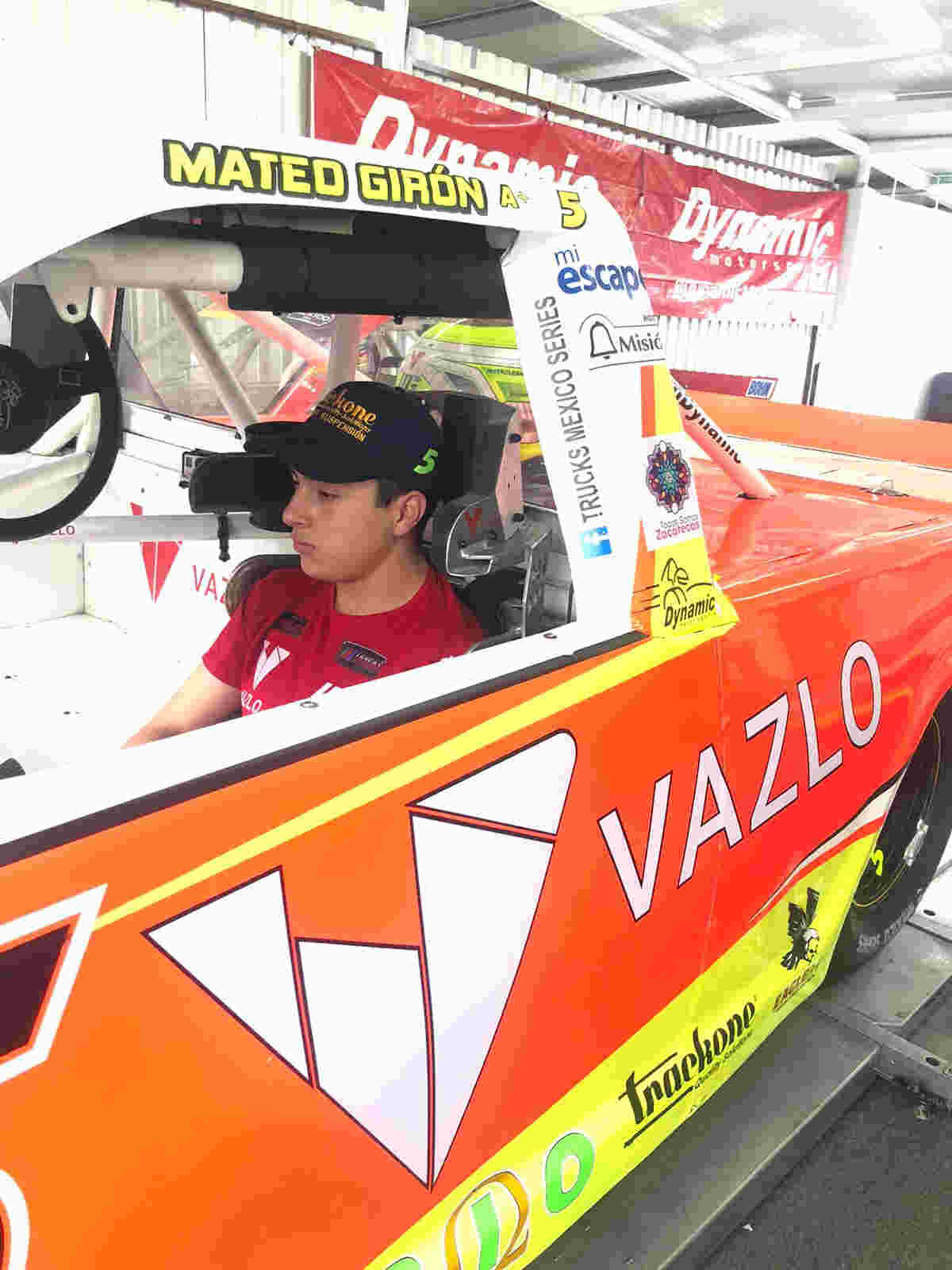 El joven piloto Mateo Girón se prepara para la segunda etapa de la serie 'Trucks México' 2