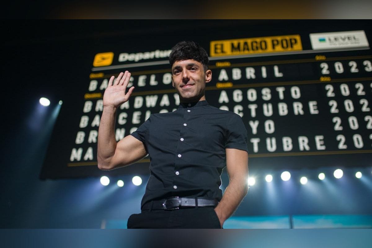 Antonio Díaz, conocido como el “Mago Pop” 'teletransporta' a cuatro personas frente a miles de espectadores
