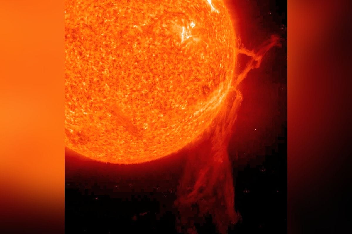 La NASA detectó una intensa erupción solar; esto ocurrió entre el pasado sábado y domingo a las 0:21 h; hora peninsular española cuando el Sol alcanzó su punto máximo.