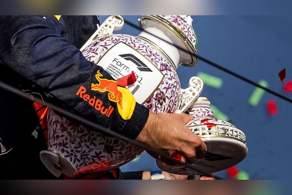 Max Verstappen recibió el trofeo de repuesto del pasado Gran Premio de Hungría 2023; esto después del incidente en el que Lando Norris estuvo involucrado