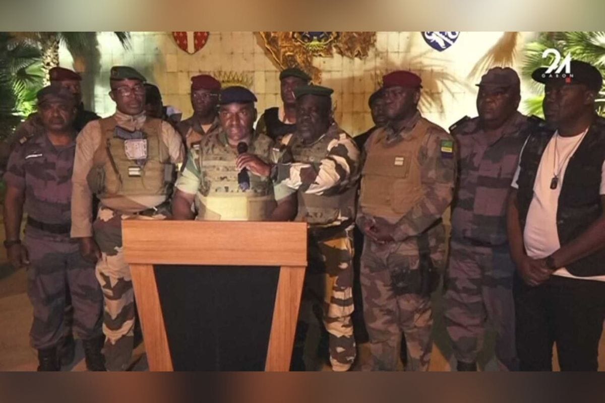 Un grupo de militares dan golpe de estado y ponen fin al régimen actual en Gabón; y en arresto domiciliario al presidente Ali Bongo Ondimba.