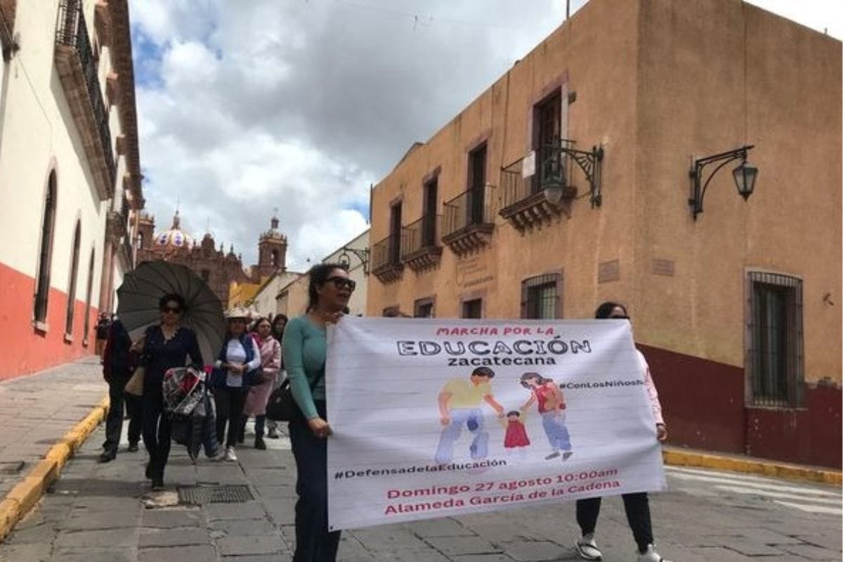 Marchan en Zacatecas contra los libros de texto de la SEP