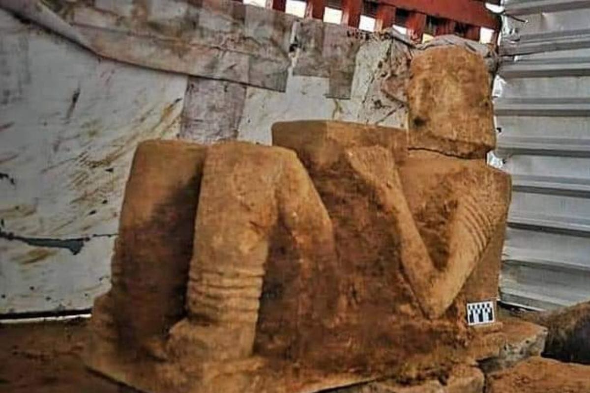 Una imponente escultura de un Chac Mool, esculpida con detallada maestría en basalto, se descubrió en el corazón de Pátzcuaro, Michoacán.