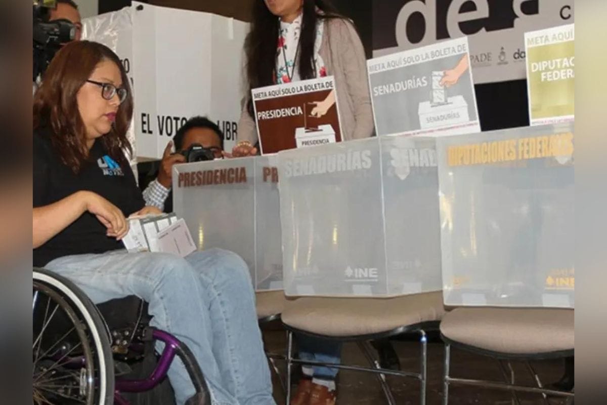 Como una forma de reforzar los derechos político-electorales de las personas con discapacidad; el INE facilitará el sufragio.