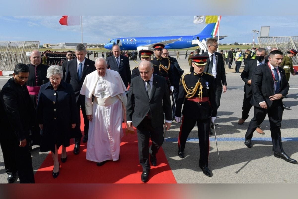 En su viaje a Marsella, el papa Francisco llamó a socorrer a los migrantes que arriesgan su vida en el mar.