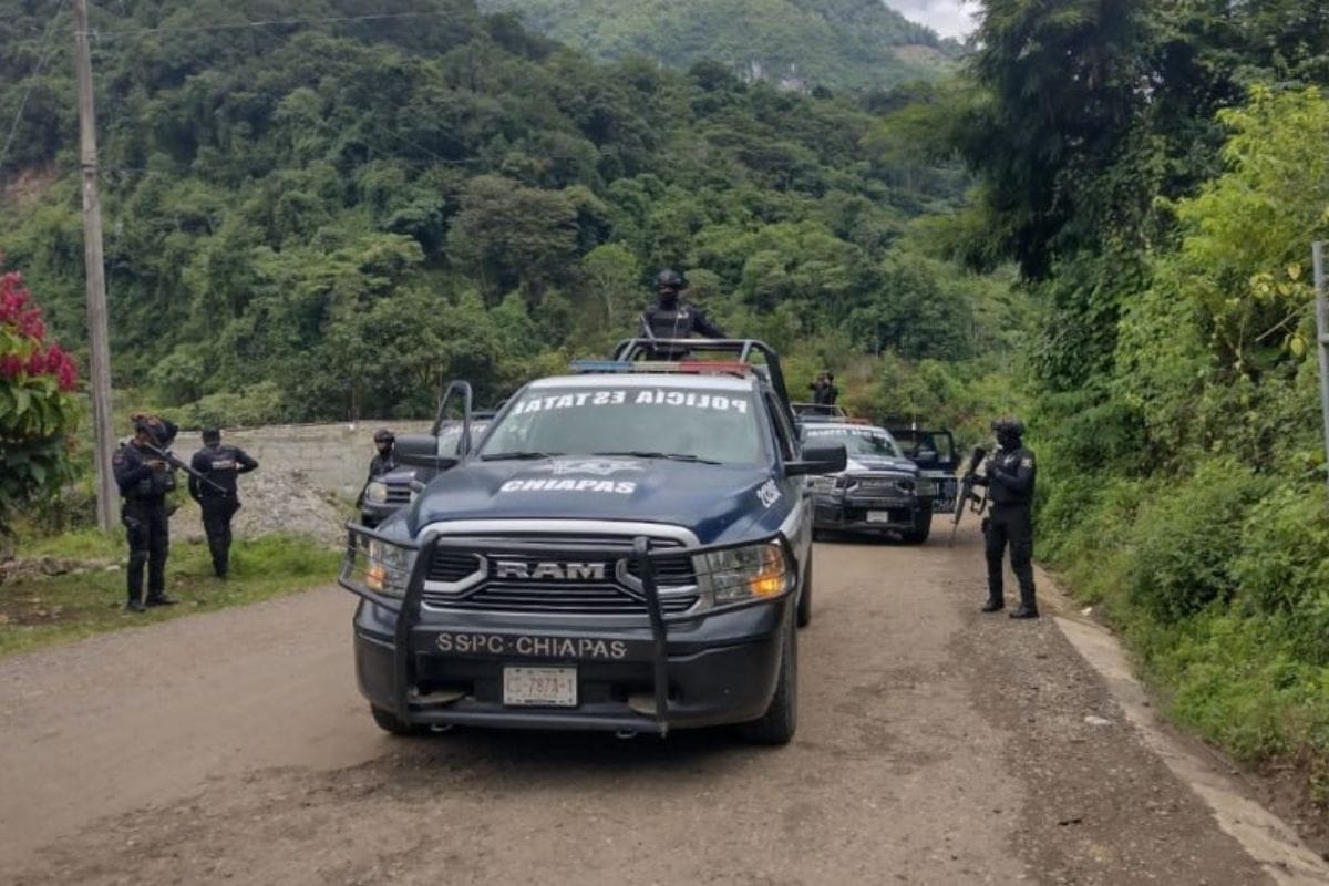 Ante la presencia de grupos civiles armados, unos 800 elementos uniformados de la Sedena; se desplazaron al municipio de Frontera Comalapa.