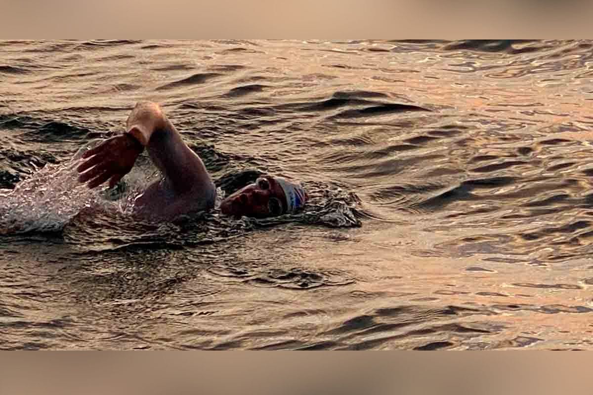 Carlos Acosta se ha unido a una élite de solo 50 nadadores en el mundo que han completado un cruce doble, en los más de 100 años de historia de cruces en el Canal de la Mancha.