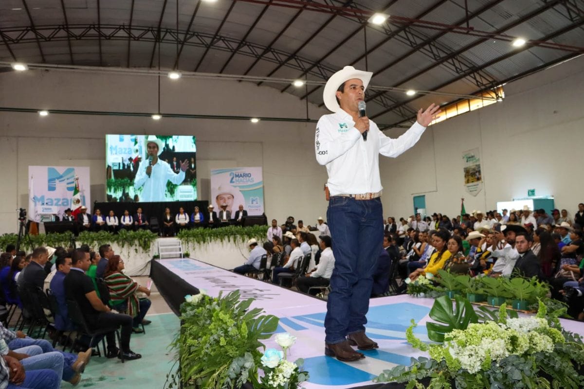 El Presidente Municipal, Mario Macías Zúñiga rindió su Segundo Informe de acciones.