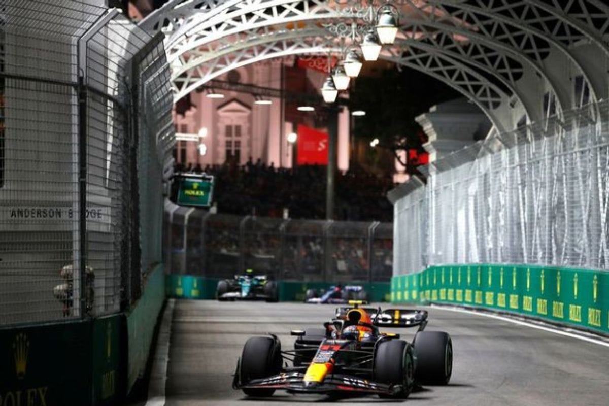 El piloto mexicano Sergio ‘Checo’ Pérez de Red Bull, vivió un Gran Premio de Singapur sumamente complicado de principio a fin.