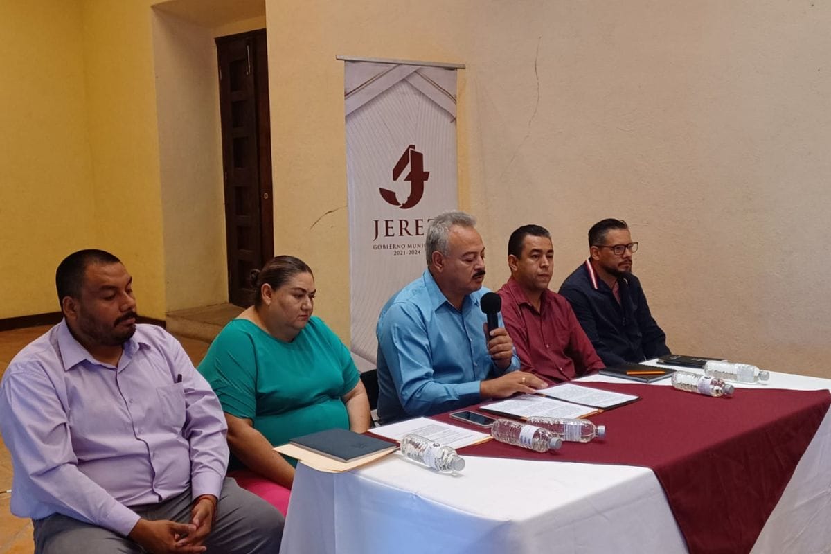 Directores de diferentes escuelas de Jerez, se reúnen para planear desfile del 20 de noviembre