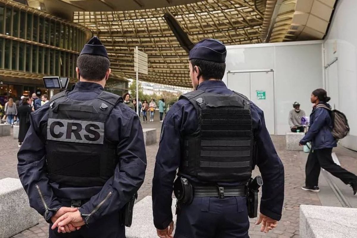 Después de recibir amenazas de bomba y detectar objetos sospechosos, al menos siete aeropuertos en Francia se evacuaron este miércoles.