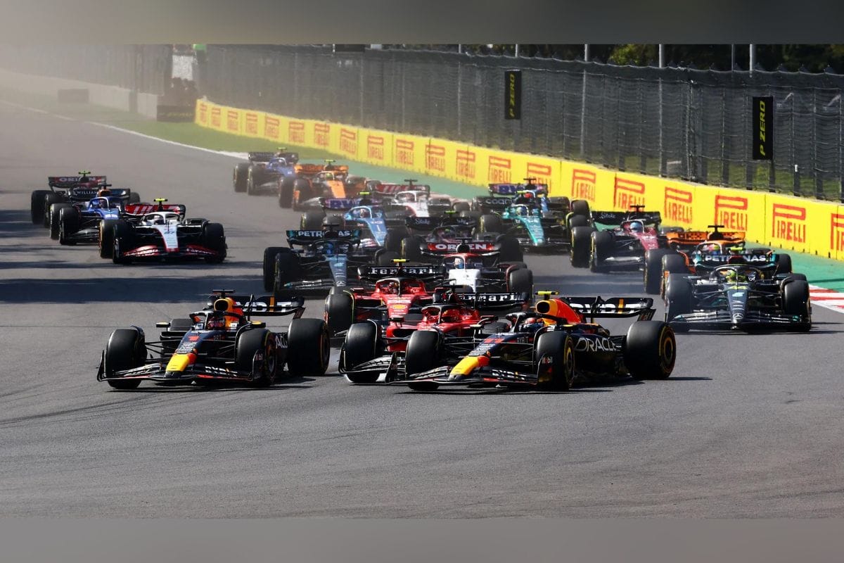 Max Verstappen ganó el Gran Premio de México 2023 luego de tomar el liderato en la arrancada, saliendo desde la tercera posición y aprovechando la succión provocada por los Ferrari.