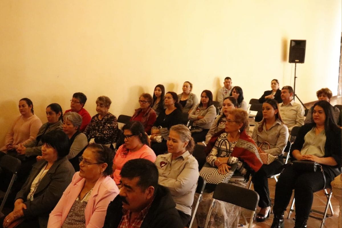 Gobierno municipal realiza conversatorio sobre cáncer de mama en Jerez