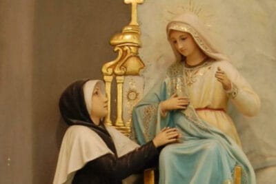 Santa Catalina Labouré y la Santísima Virgen. | Foto: Cortesía.