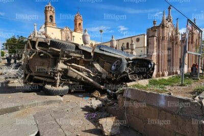 Accidente vial frente a templo de Plateros | Foto: Imagen.