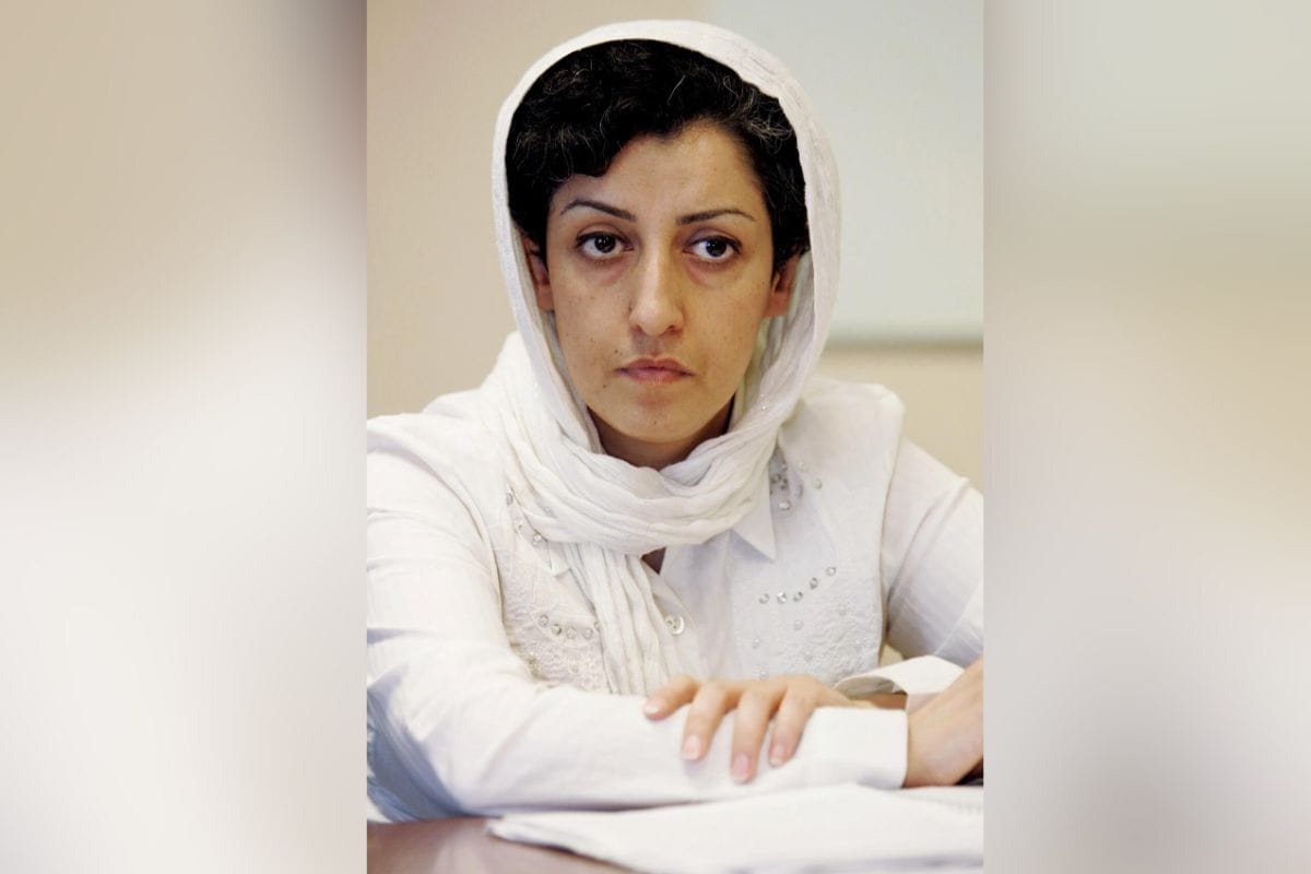 la activista iraní Narges Mohammadi, que actualmente se encuentra encarcelada en su país; iniciará una nueva huelga de hambre.