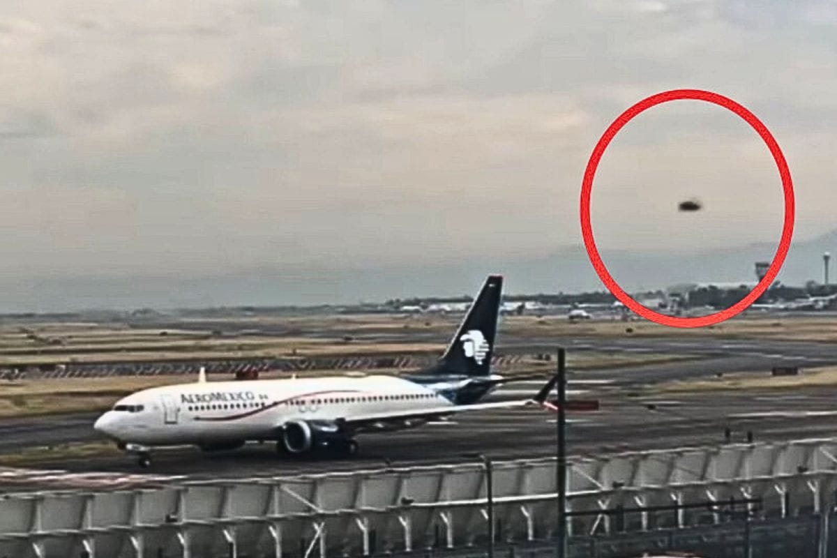 Un video del sitio de internet Webcams de México se volvió viral al mostrar un presunto OVNI sobrevolando el AICM.